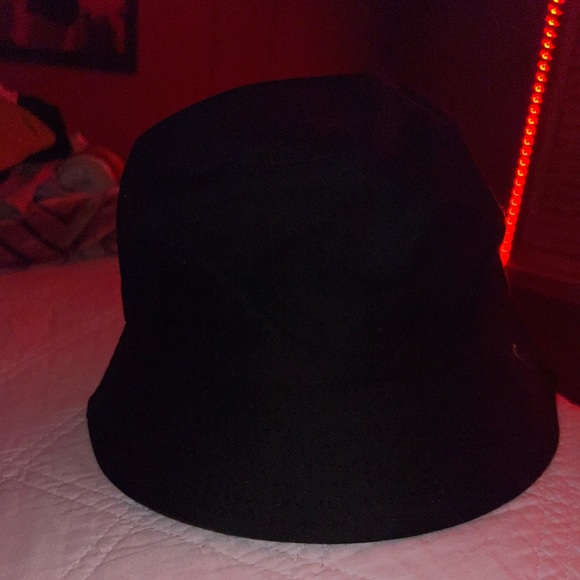 bucket hats - Picture 3 of 4